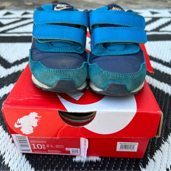 little boys nike sneakers